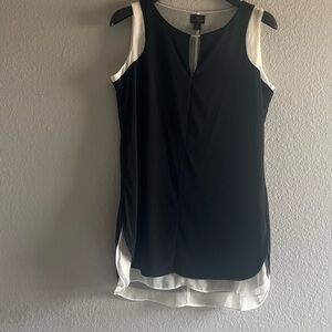 Worthington Black/Cream Sleeveless Layered keyhole Blouse cream Chiffon Hem SZ M